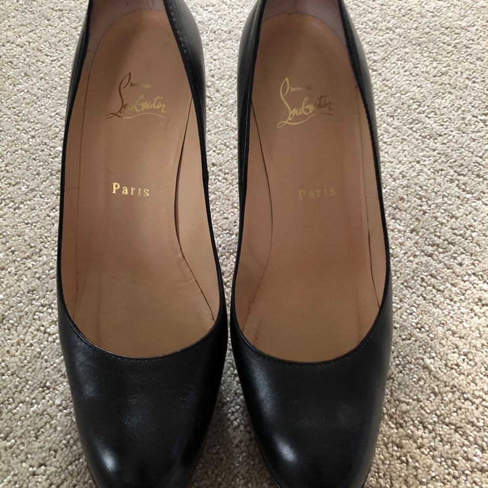 Loubitan Black Pumps